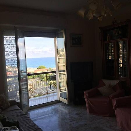 A due passi dal mare Appartamento Vallecrosia Esterno foto