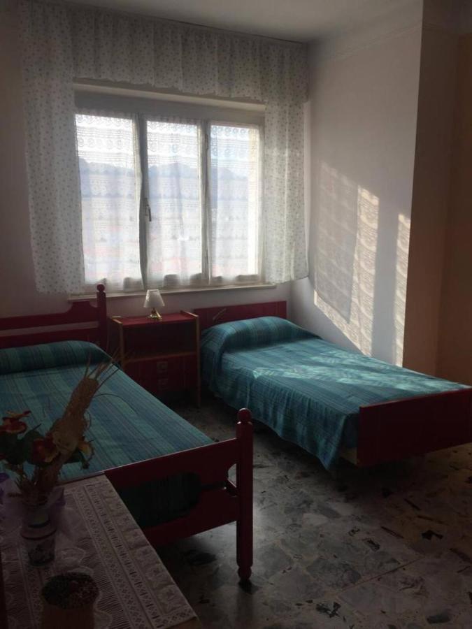 A due passi dal mare Appartamento Vallecrosia Esterno foto