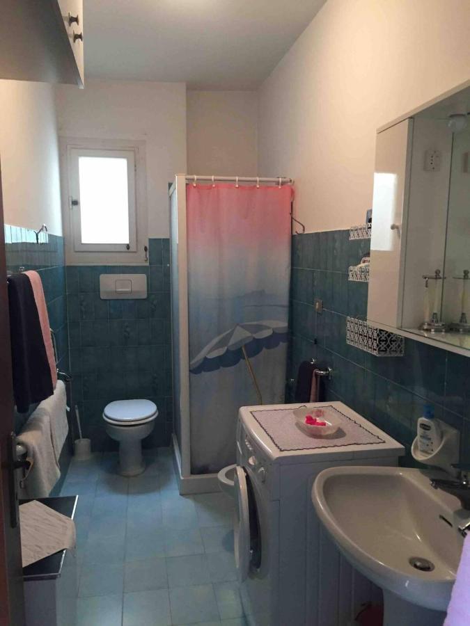 A due passi dal mare Appartamento Vallecrosia Esterno foto