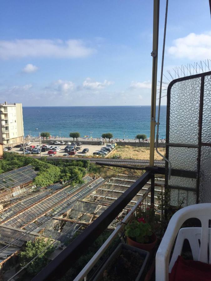 A due passi dal mare Appartamento Vallecrosia Esterno foto