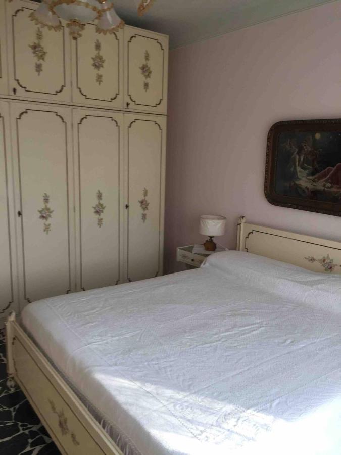 A due passi dal mare Appartamento Vallecrosia Esterno foto